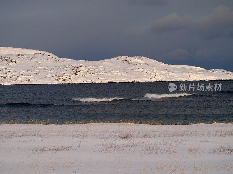 冬季峡湾的波浪- 3